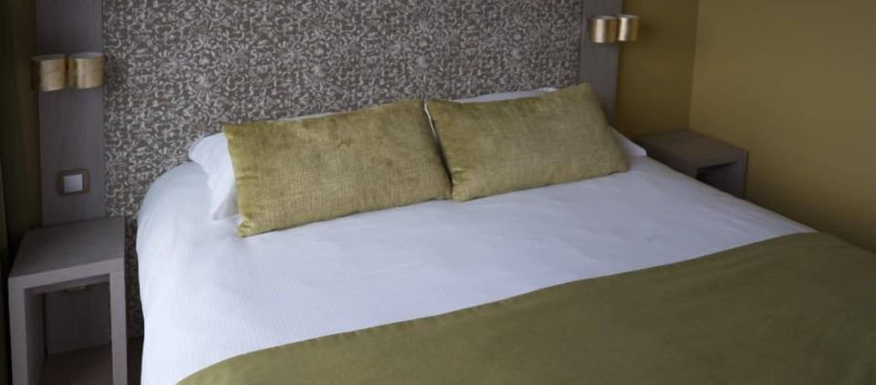 Double Room | In-room safe, desk, blackout drapes, soundproofing