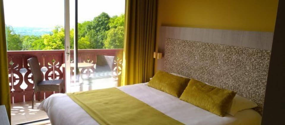 Double Room | In-room safe, desk, blackout drapes, soundproofing