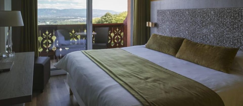 Double Room | In-room safe, desk, blackout drapes, soundproofing