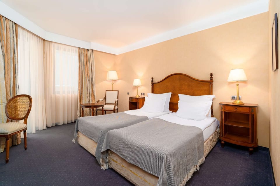 Deluxe Twin | 1 bedroom, minibar, in-room safe, desk