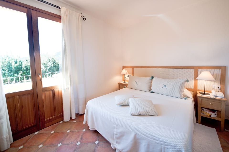 Superior Double or Twin Room | Minibar, desk, free WiFi, bed sheets