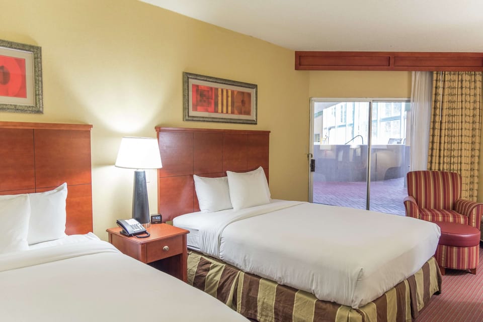 Room, Non Smoking (2 Queen Beds) | Down comforters, pillowtop beds, in-room safe, desk