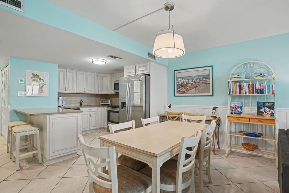 Condo, 3 Bedrooms | Dining