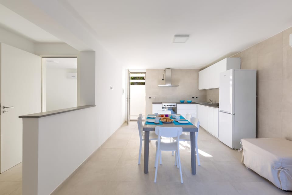 Comfort House, 4 Bedrooms | Private kitchen | Fridge, microwave, oven, stovetop