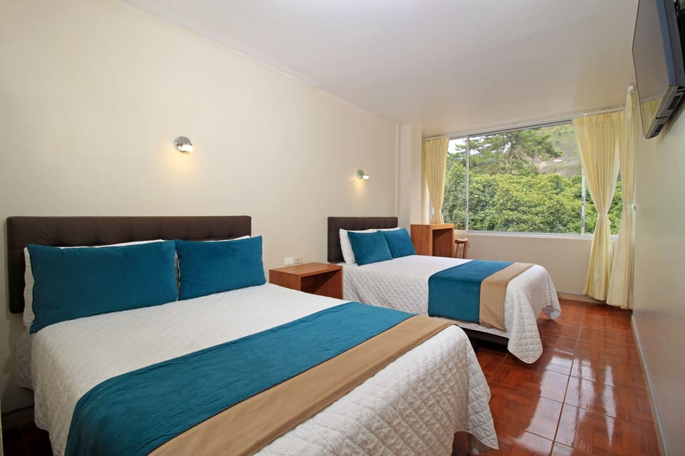Deluxe Quadruple Room | Desk, laptop workspace, iron/ironing board (on request), WiFi (free)