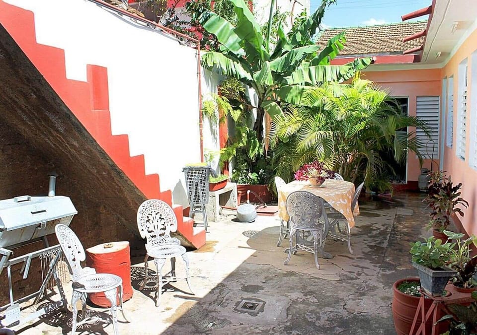 Hostal Alvarez TRINIDAD Bed and Breakfast in Trinidad