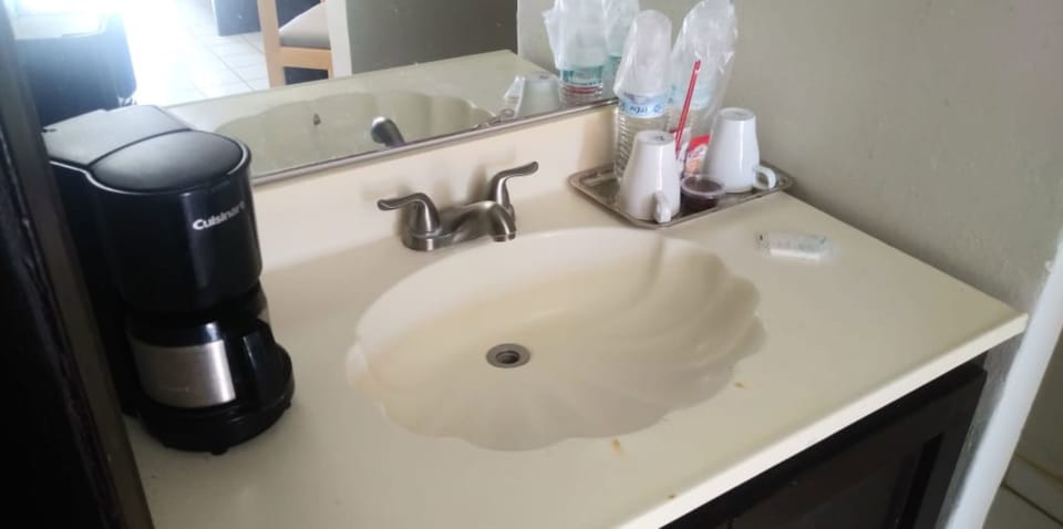 Bathroom sink