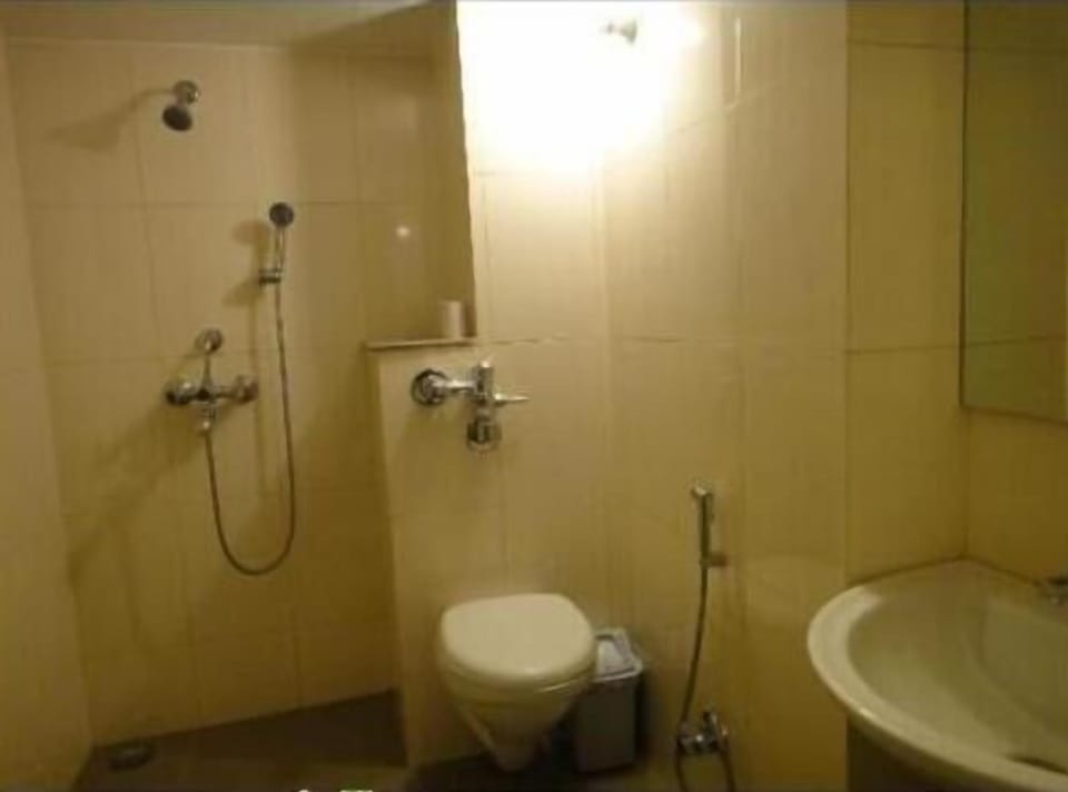 Shower, towels