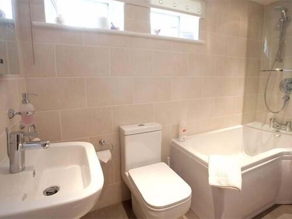 Comfort Double Room, Ensuite, Garden View (Cherry Blossom) | Bathroom