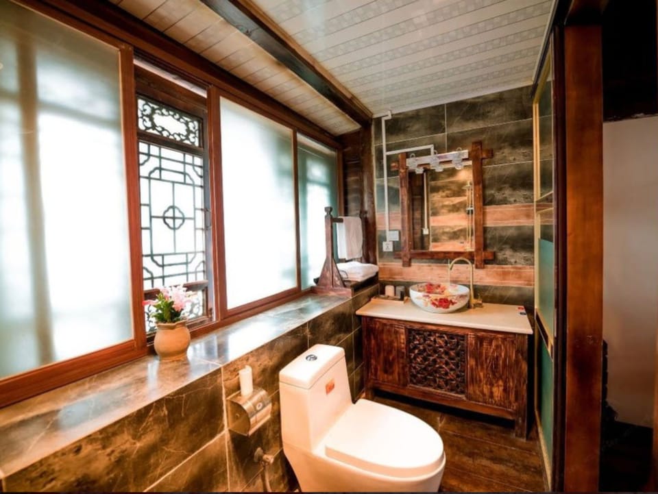 Honeymoon Double Room | Bathroom | Shower, free toiletries, hair dryer, slippers