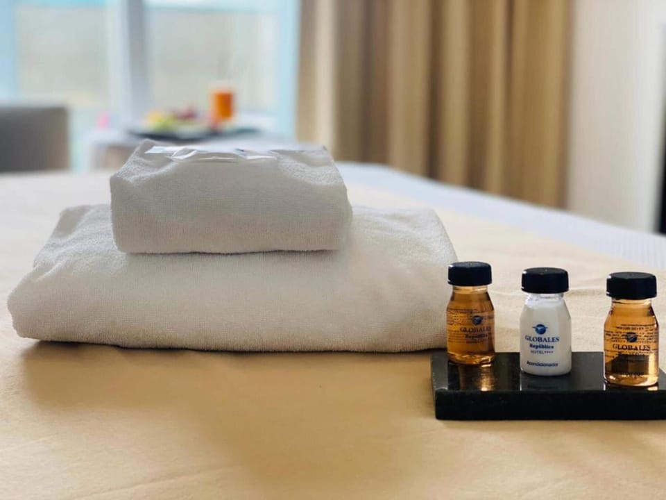Premium bedding, in-room safe, desk, iron/ironing board