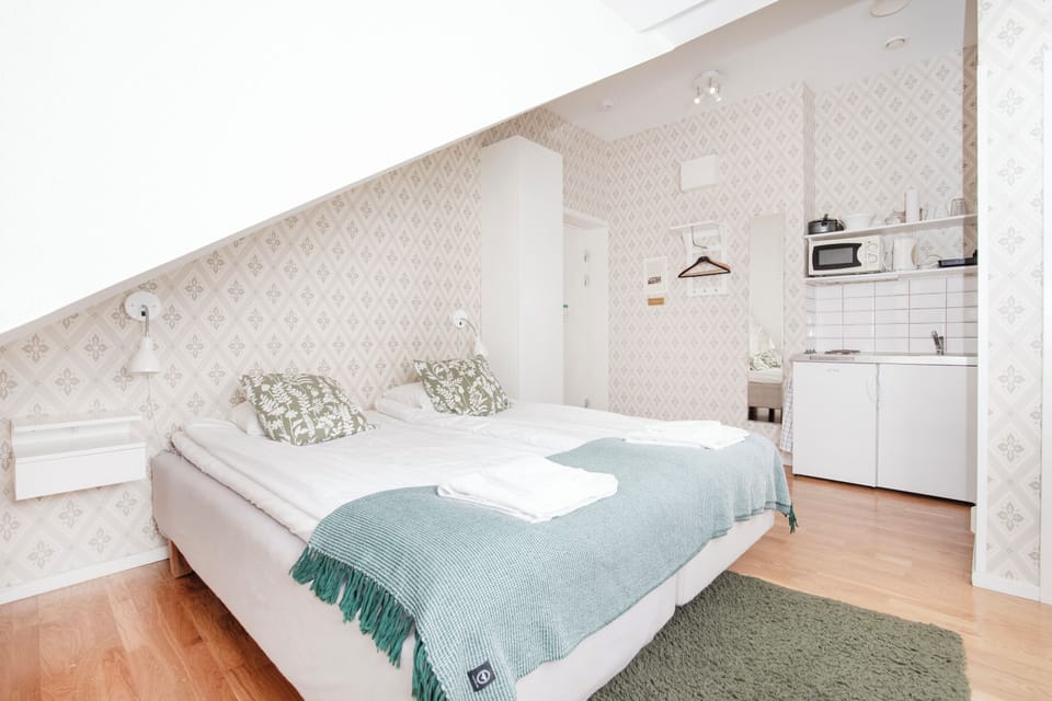 Studio | Desk, cribs (surcharge), rollaway beds (surcharge), WiFi (free)