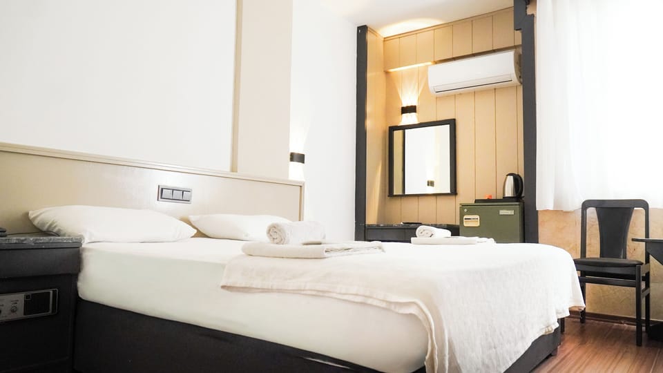 Desk, laptop workspace, soundproofing, bed sheets