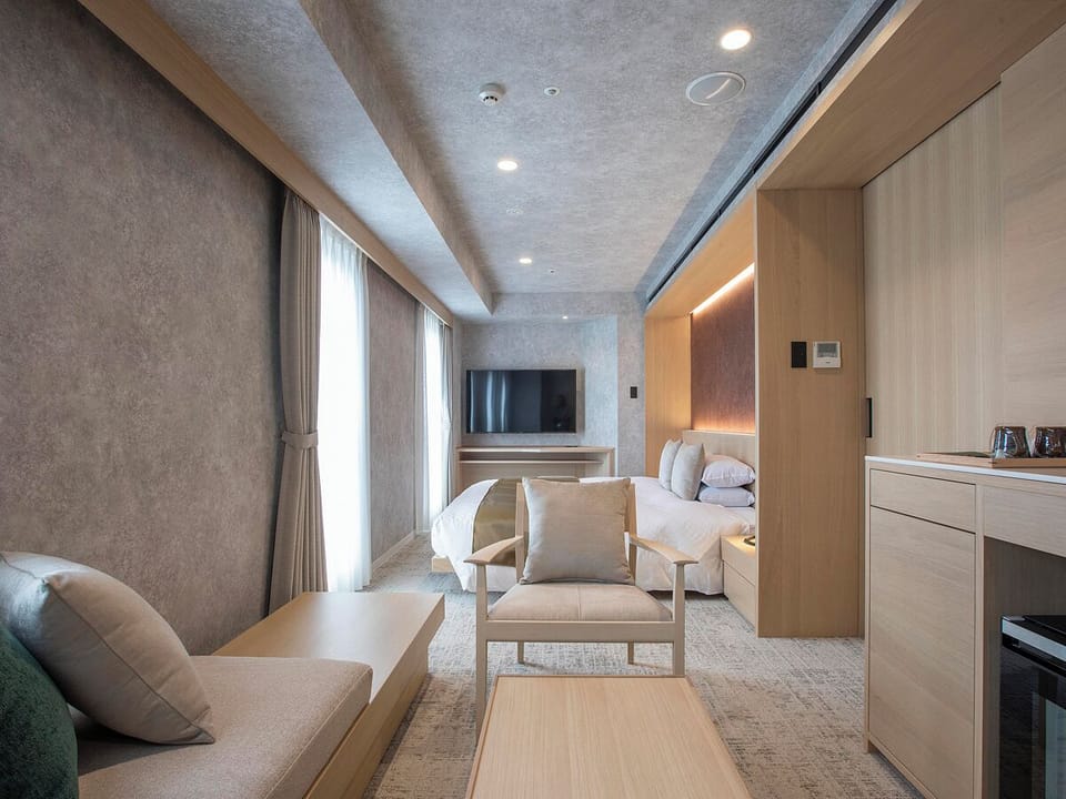Deluxe Queen Double Room with City View Non Smoking | In-room safe, desk, soundproofing, WiFi (free)