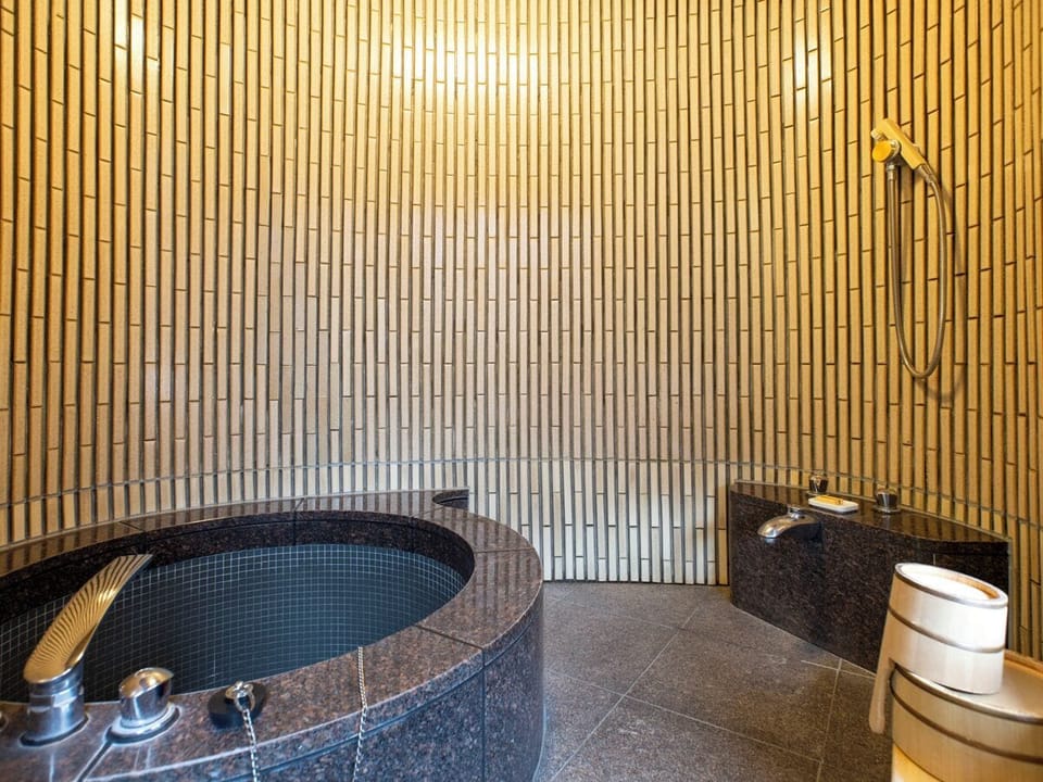 Suite Room with Tatami Area and Castle View Non Smoking | Bathroom | Combined shower/tub, deep soaking tub, free toiletries, hair dryer
