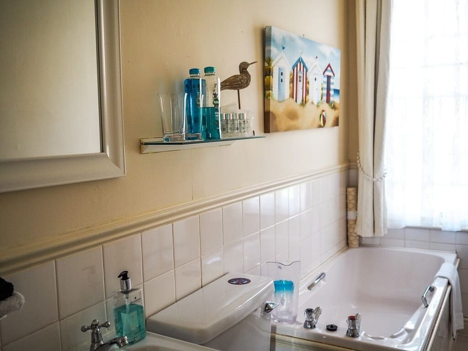 Double Room, Ensuite (Room 3 Double with Bath) | Bathroom | Shower, free toiletries, hair dryer, bathrobes