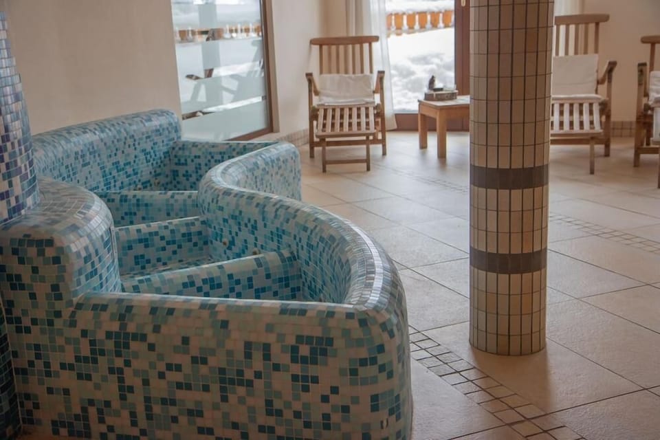 Sauna, hot tub, steam room, facials, massage/treatment rooms