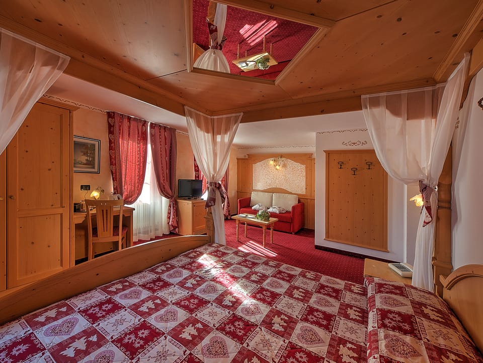 Junior Suite | Premium bedding, down comforters, in-room safe, desk