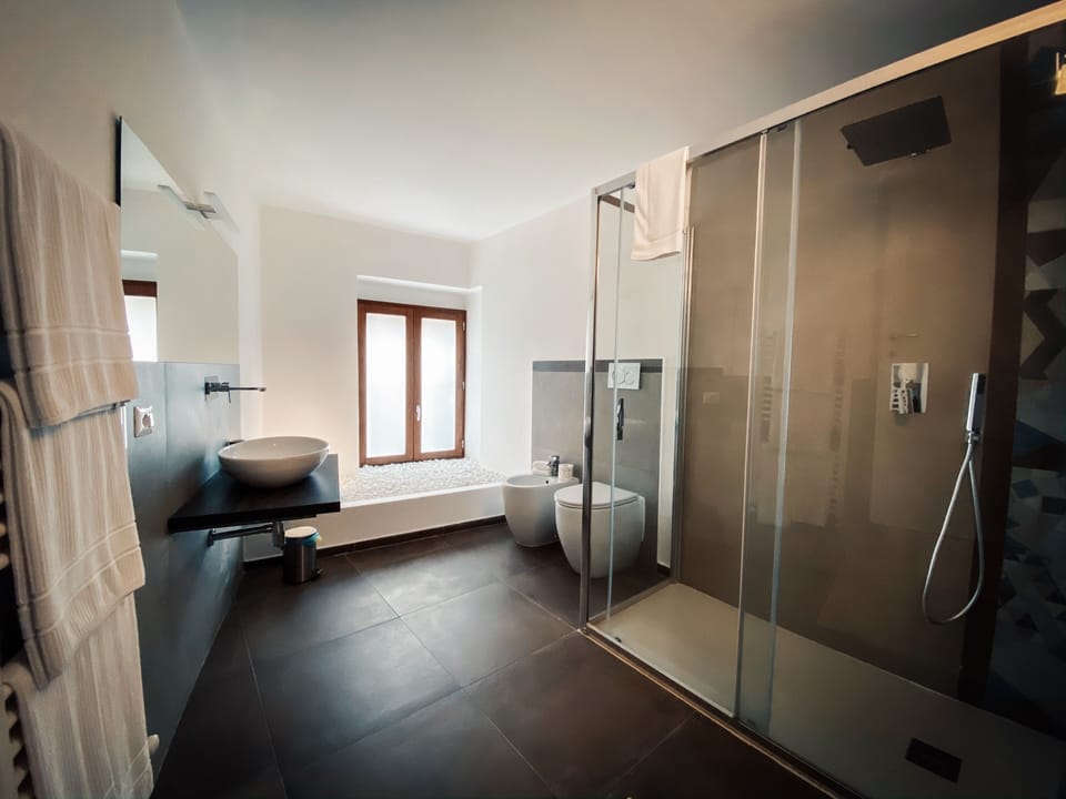 Double or Twin Room, City View (Split Level) | Bathroom | Shower, free toiletries, hair dryer, bidet