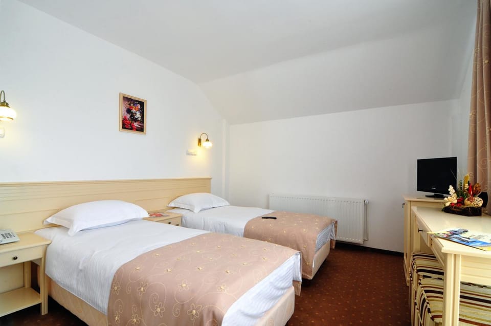 Egyptian cotton sheets, premium bedding, minibar, in-room safe