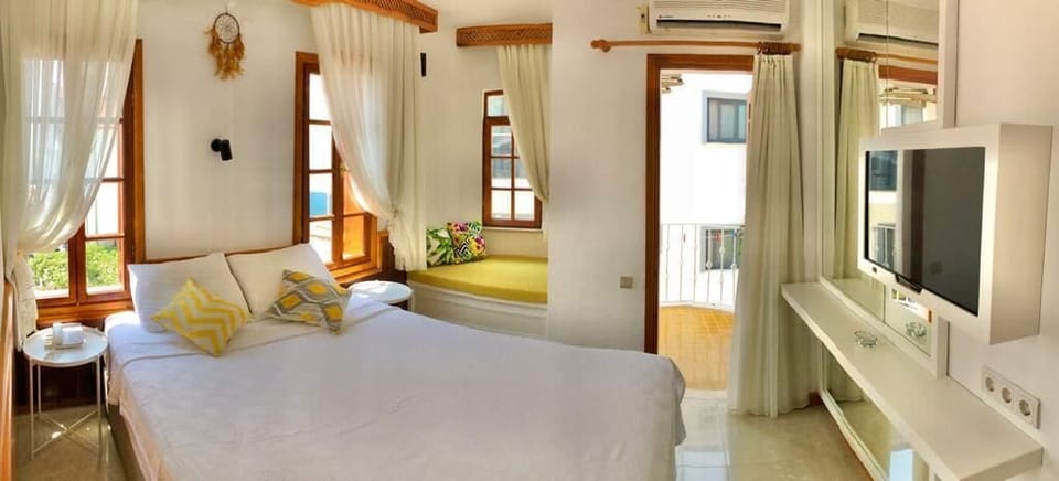 Double Room | Premium bedding, minibar, desk, laptop workspace