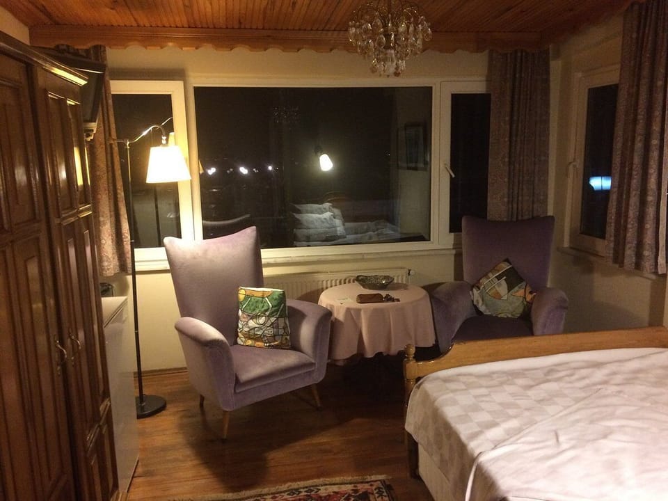 Deluxe Room, Sea View | Premium bedding, iron/ironing board (on request), WiFi (free)