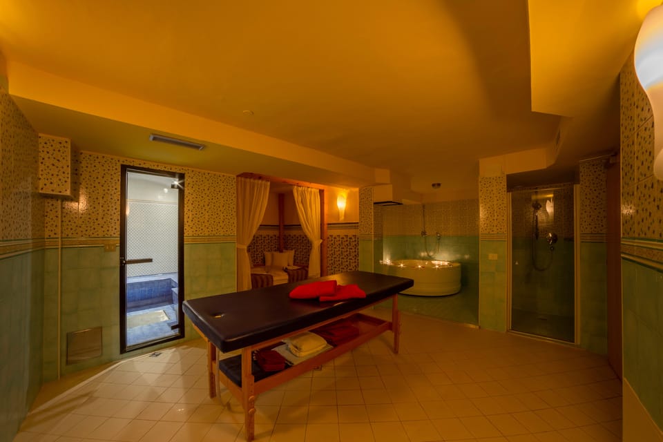 Sauna, steam room, Turkish bath, body treatments, facials