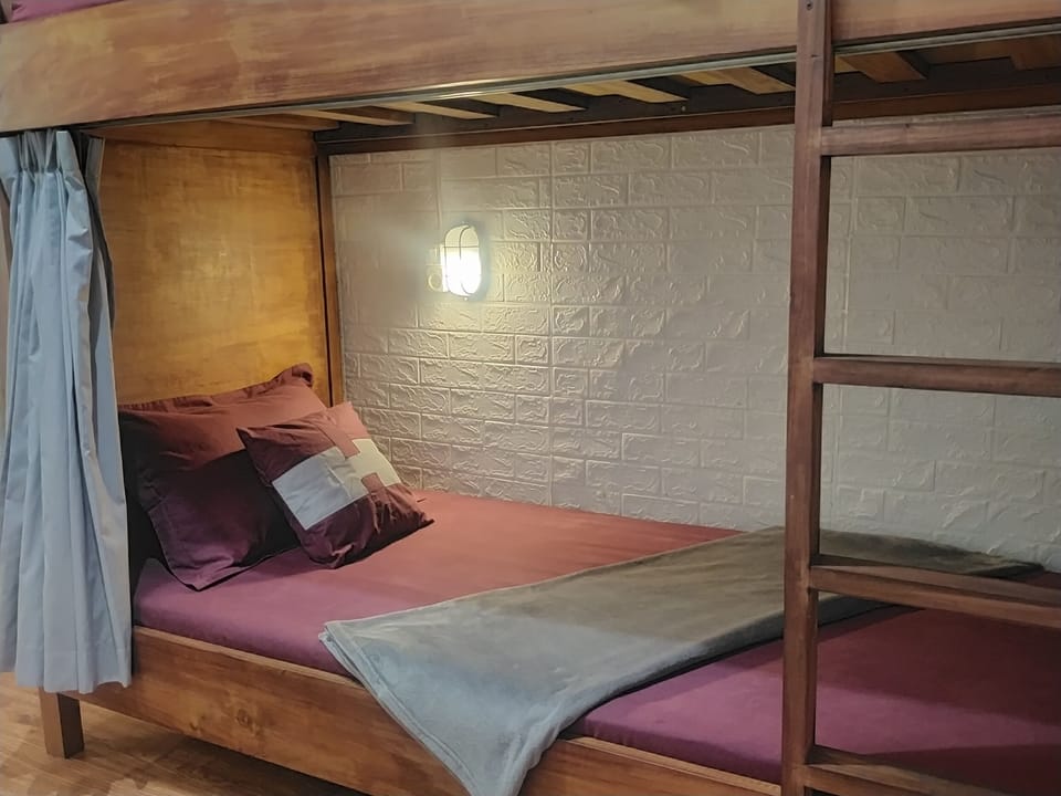 Signature Single Room, 2 Bedrooms, Non Smoking, Shared Bathroom | In-room safe, free WiFi