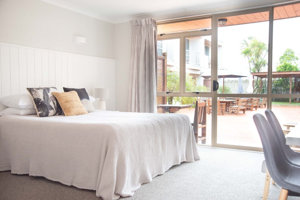 Studio | Iron/ironing board, free cribs/infant beds, free WiFi, bed sheets