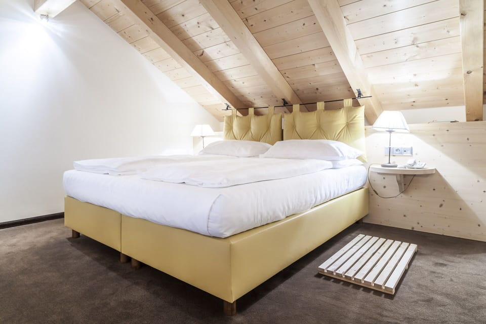 Deluxe Suite | Premium bedding, in-room safe, individually decorated