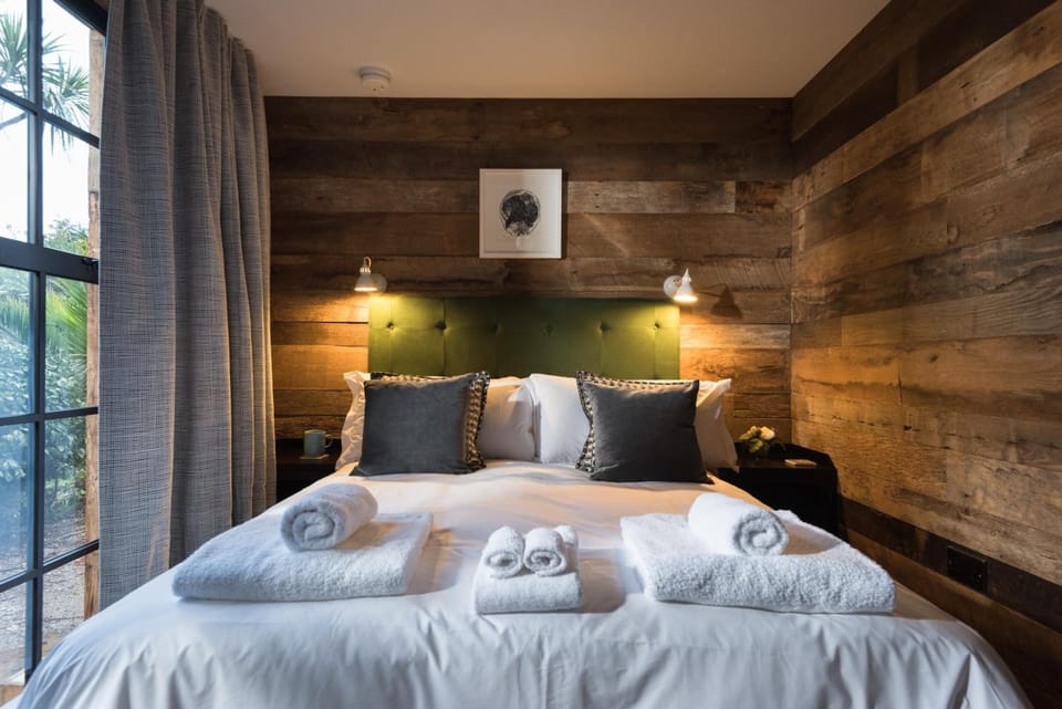Egyptian cotton sheets, premium bedding, in-room safe, desk