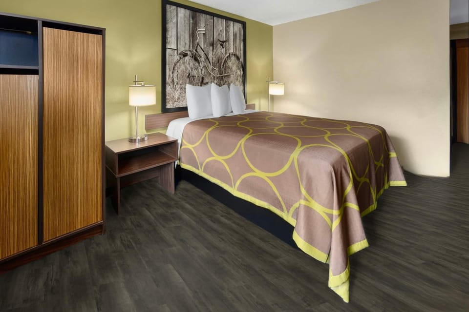 Desk, blackout drapes, iron/ironing board, free WiFi