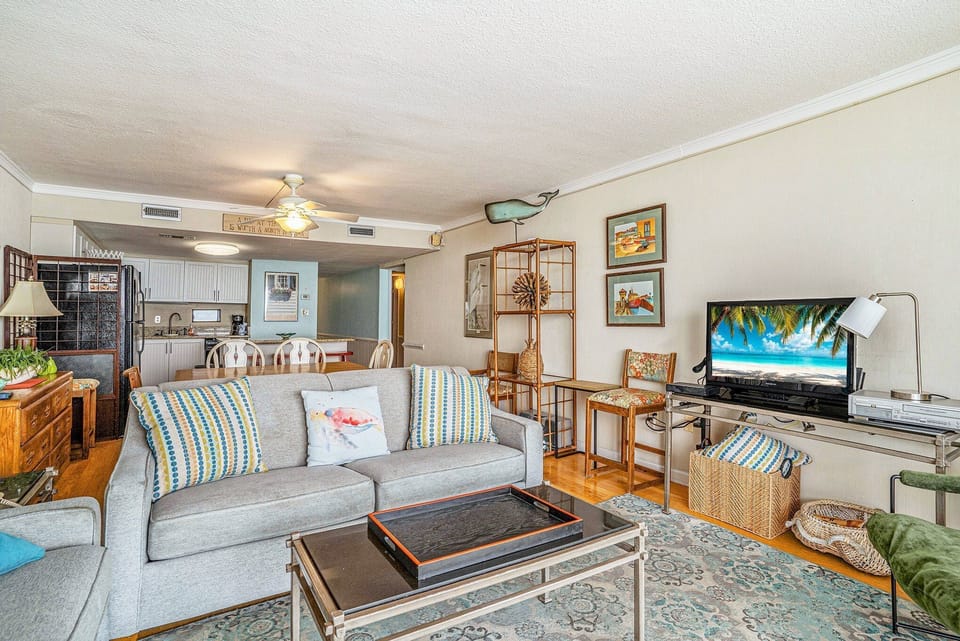 Condo, 3 Bedrooms | Living area