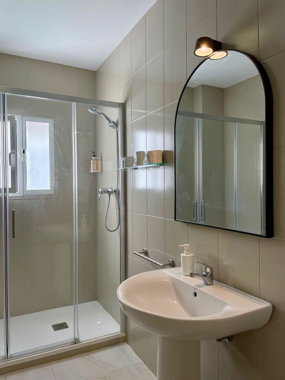 Family Double Room (Exterior) | Bathroom | Bathtub, hair dryer, bidet, towels