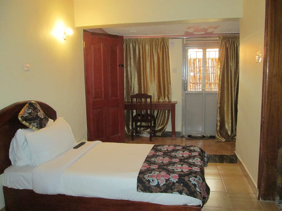 Double Room | Iron/ironing board, free WiFi
