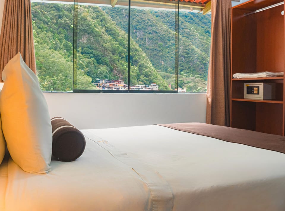 Standard Double Room | Premium bedding, minibar, in-room safe, desk