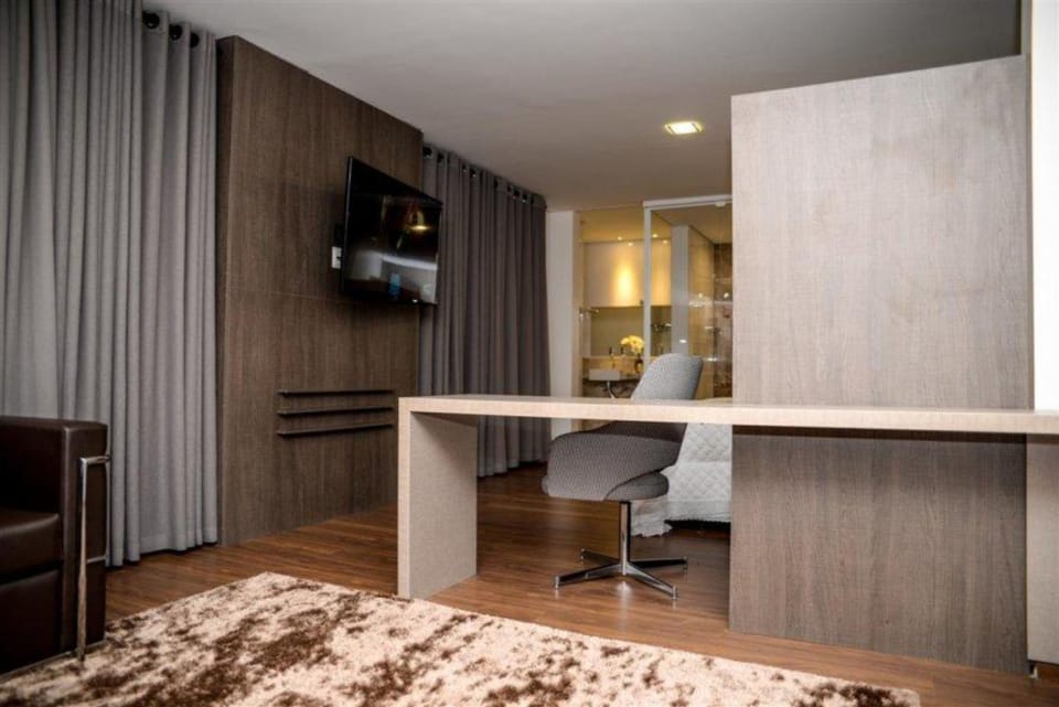 Deluxe Studio Suite, Hot Tub (com sala) | Minibar, desk, WiFi (free)