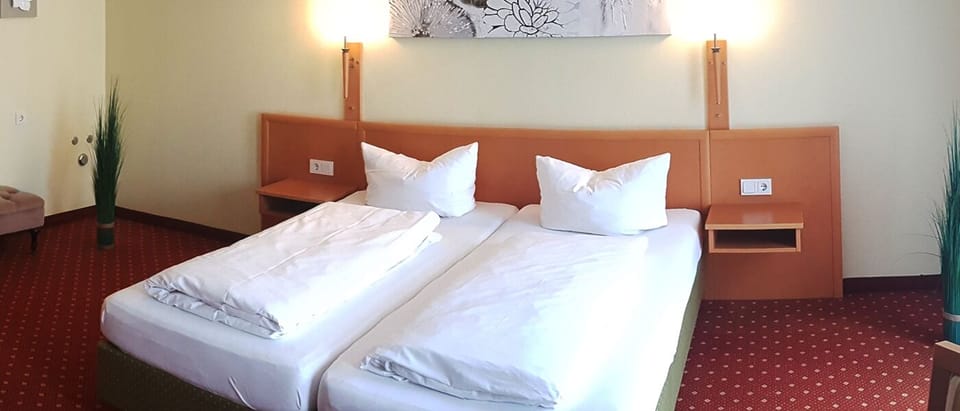 Double or Twin Room | Rollaway beds (surcharge), WiFi (free), bed sheets