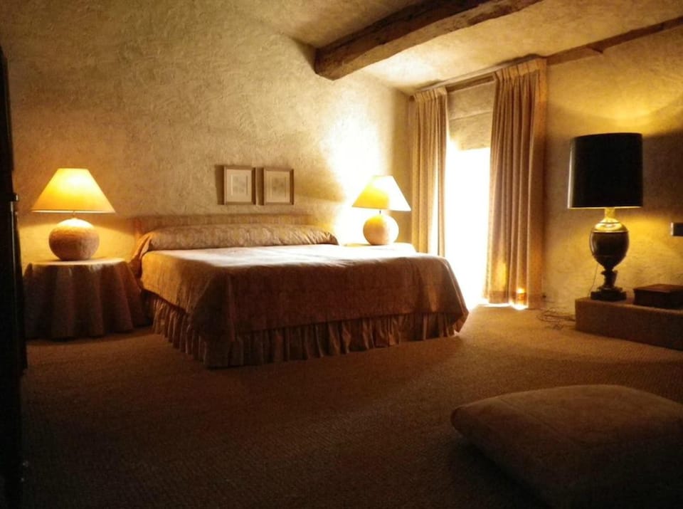 Double Room | Individually decorated, individually furnished, iron/ironing board