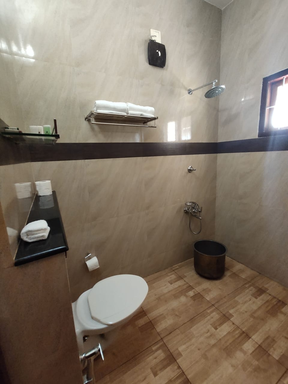 Shower, free toiletries, soap, shampoo