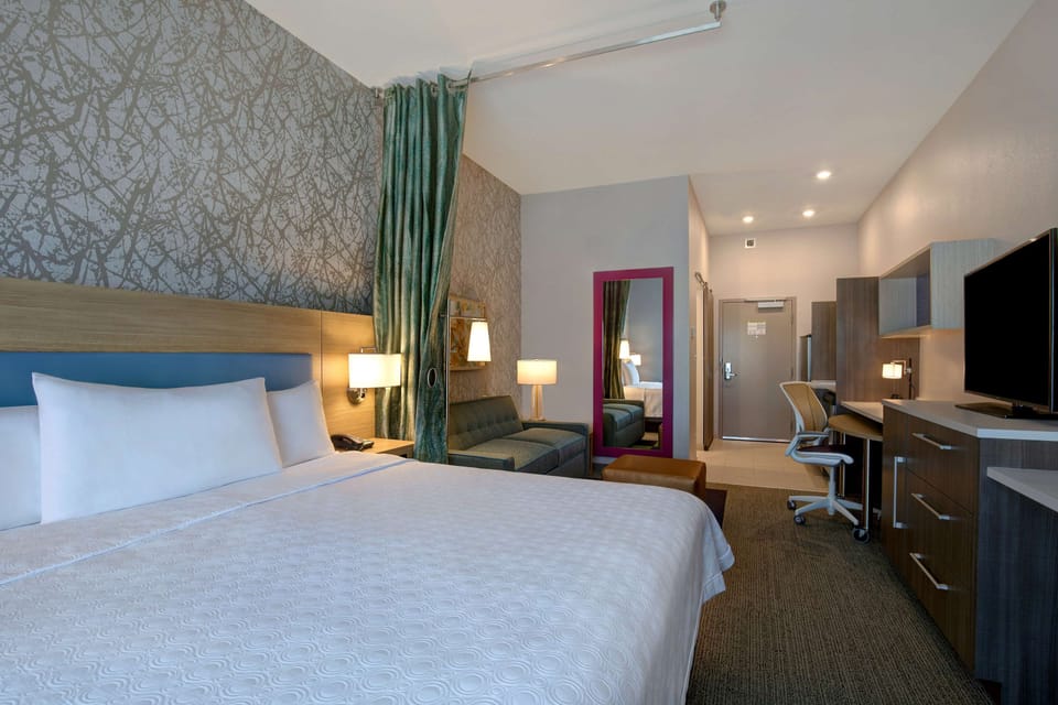 Desk, laptop workspace, WiFi (free), bed sheets
