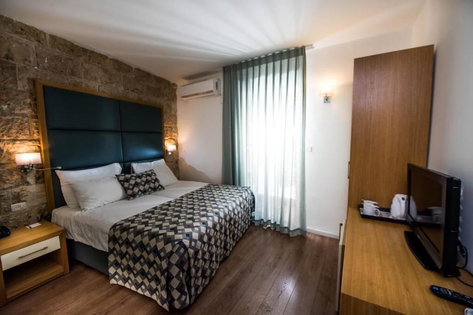 Superior Room | In-room safe, desk, free WiFi, bed sheets