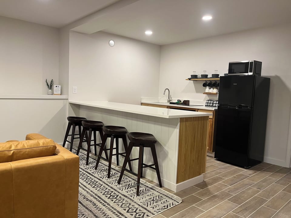 Apartment - Ground Floor | Living area | 45-inch flat-screen TV with cable channels, TV, books