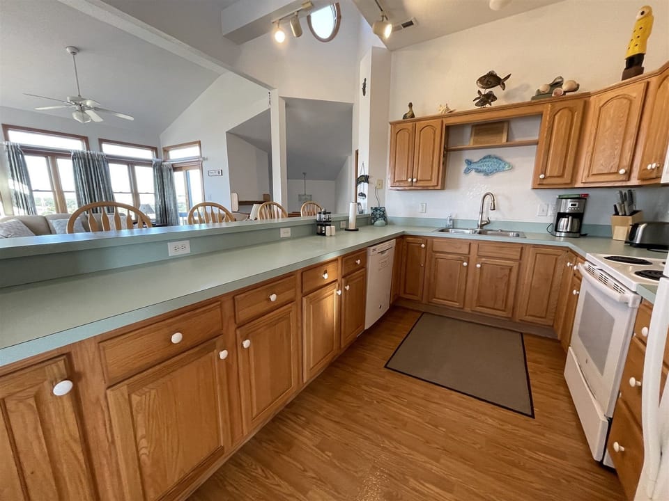 Cottage, 4 Bedrooms | Private kitchen | Fridge, coffee/tea maker
