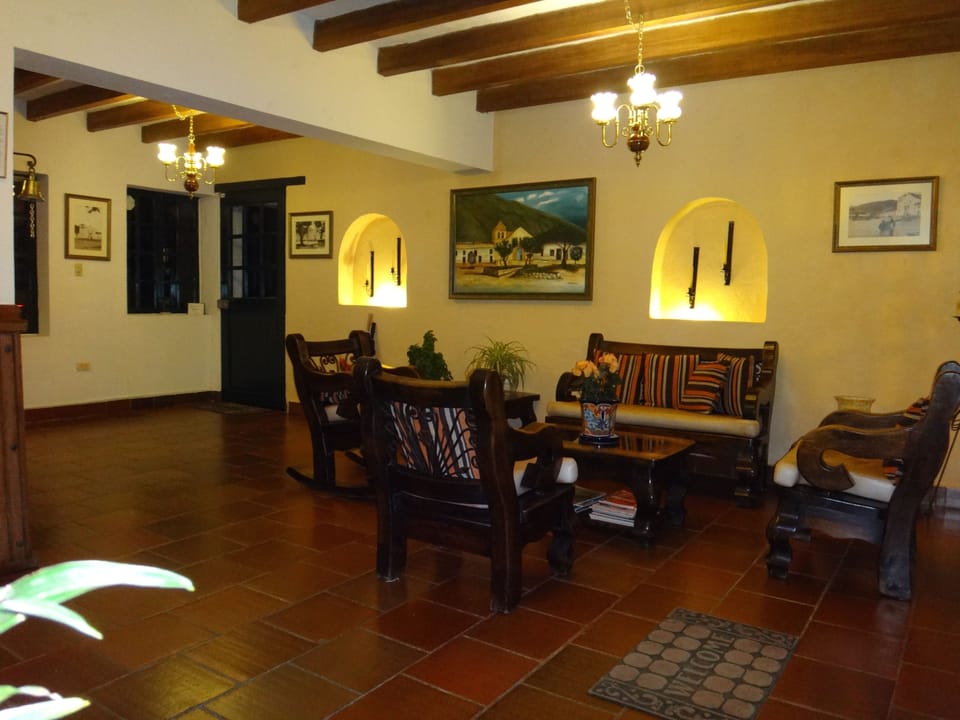 Lobby lounge