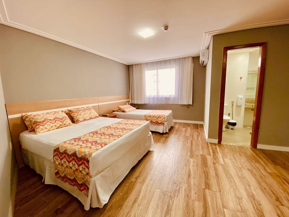 Minibar, free WiFi, bed sheets