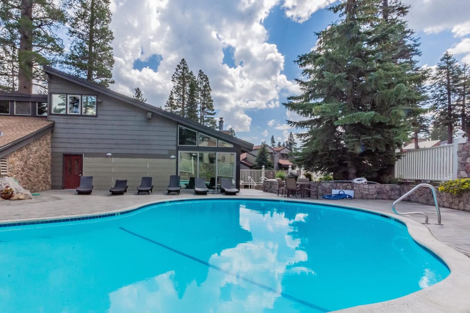 Townhome, 3 Bedrooms (Chamonix #62 Bldg. D) | Pool