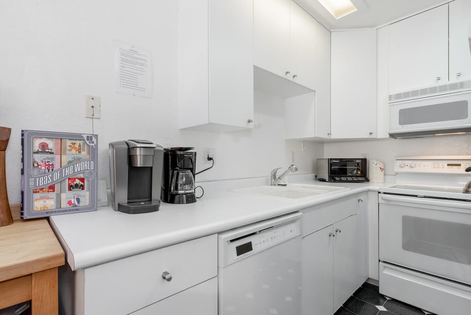 Townhome, 3 Bedrooms (Chamonix #62 Bldg. D) | Private kitchen | Fridge, microwave, stovetop, dishwasher