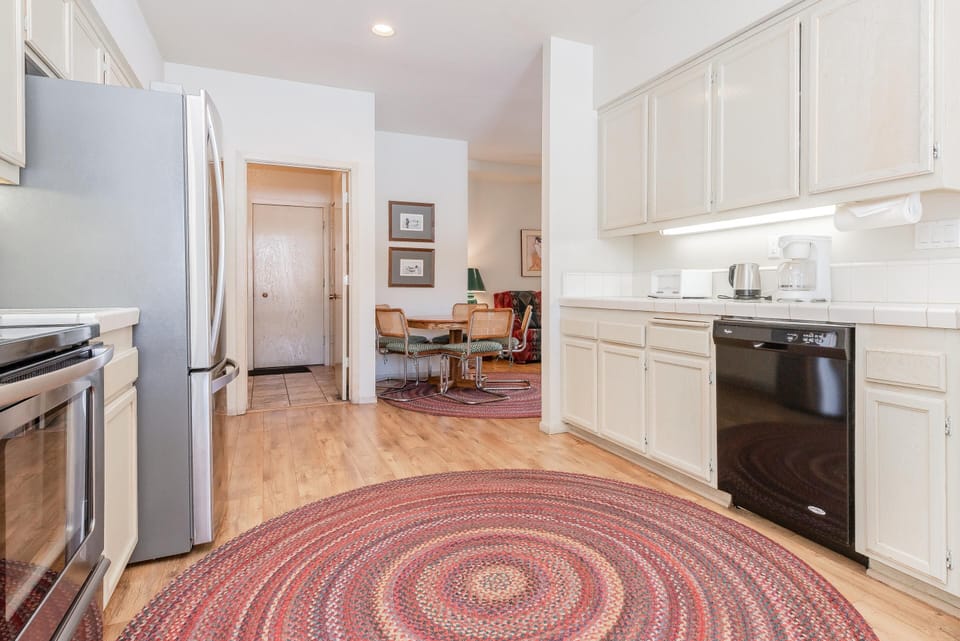 Condo, 3 Bedrooms (Snowcreek #510 Phase IV) | Private kitchen | Fridge, microwave, stovetop, dishwasher