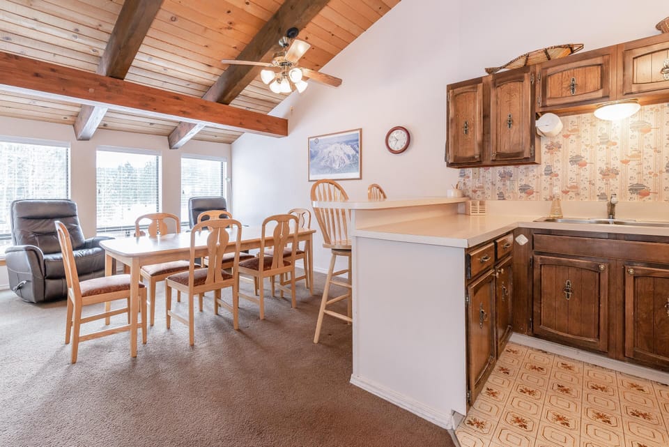 Townhome, 3 Bedrooms (Chateau Blanc #13) | Dining
